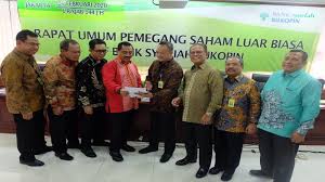 Jumlah anggota dewan komisaris paling kurang 3 (tiga) orang dan paling banyak sama dengan jumlah anggota direksi. Dery Januar Pimpin Bukopin Syariah Finansial Bisnis Com