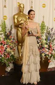 Pin By Galaxy On The Academy Of Motion Picture Arts And Sciences Oscar Dresses Oscar Winners Celebrity Dresses