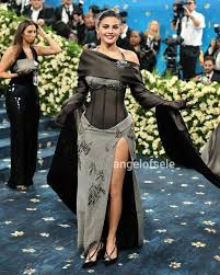 Selena Gomez at the 2025 met gala look 😍✨ ( i editedby @kyliejenner 😅)