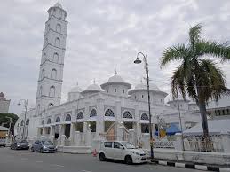 Kuala terengganu's sultan mahmud airport (tgg) has around half a dozen flights per day to kuala lumpur (1 hour) on malaysia airlines and airasia. Masjid Abidin Terengganu Masjid Negeri Terengganu Berusia 2 Abad