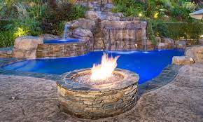 Cottage mit pool und großem garten has been welcoming booking.com guests since 12 apr 2018. Fire Pit With Rocks Fireplace Design Ideas Feuerstelle Garten Outdoor Feuerstelle Hintergarten