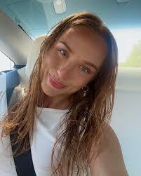 Kaitlin Shields's Instagram, Twitter & Facebook