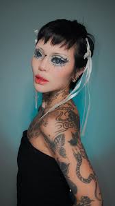 Using circle stencils and airbrush to create spheres