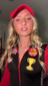 Audrey Travers's Instagram, Twitter & Facebook