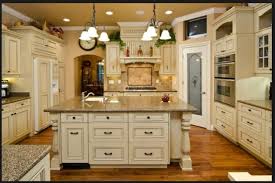 Why Pick Antique White Kitchen Cabinets Designalls In 2020 Antique White Kitchen Antique White Kitchen Cabinets Classic Kitchen Cabinets
