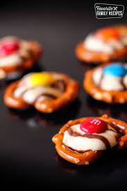 I Love These Belly Button M Amp M Pretzel Kisses They Look So Colorful And Cute And They Are So Easy To Make Sweet Snacks Recipes Recipes Sweet Snacks