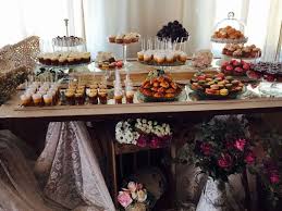 De la misma manera que ocurre con las mesas dulces para bodas, las mesas dulces parar comunión son una mesa o mesas que se disponen en la comuniones de forma que los. Mesa Dulce Para Boda Estilo Rustico O Campestre Diseno De Dulce Dorotea Mesa De Dulces Mesa De Dulces Boda Dulces Para Bodas