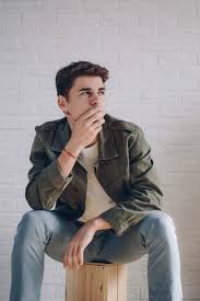 Sample poses to get you started with photographing men. 17 Simple Senior Picture Ideas For Guys