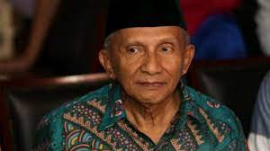 Ia dikenal sebagai seorang politikus di indonesia. Amien Rais Is Getting Annoyying Cidiss