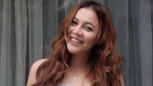 Tak hanya itu, ia juga emiliki paras yang begitu cantik. Flhdodlsdfqgwm