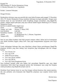 Dalam membuat surat lamaran kerja ada sistematika dan elemen yang perlu ada, yaitu tempat dan tanggal pembuatan surat, lampiran dan perihal panjang, jangan membuat surat lamaran kerja lebih dari satu halaman. Cara Membuat Surat Lamaran Kerja