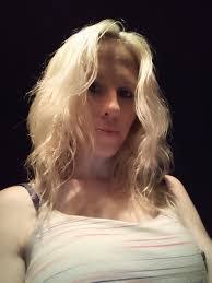 Holly Bench's Instagram, Twitter & Facebook