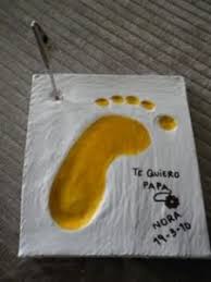 Si por el contrario, quieres sorprender a tu padre pero no se te ocurre ninguna idea, aquí te dejamos sin gastar mucho comprobarás lo fácil que es hacer feliz a una de las personas más importantes de tu vida. Ideas De Regalos Para El Dia Del Padre Hechos Por Ninos Dia Del Padre