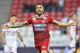 A dvsc csatárát három hölgy várja otthon, felesége, petra, és kislányai, mira és tamara. Dvsc Dvtk 4 0 M4 Sport