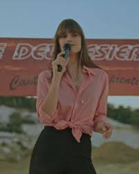 Reprise franco anglaise de summer wine/vin d'été sur la scène de l'olympia par clara luciani, qui invite le chanteur de franz ferdinand, alex kapranos pour. Clara Luciani æŠ•ç¨¿ Facebook