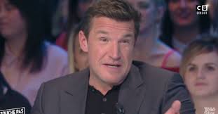 Et les amoureux, en couple depuis le début de l'année 2018, ne perdent décidément pas de temps pour cette nouvelle étape dans la vie de julien castaldi et chiara survient alors qu'ils fêtaient leurs deux ans d'amour le 5 janvier dernier. Julien Castaldi Rejoint Ayem Nour Le Mad Mag Sur Nrj12