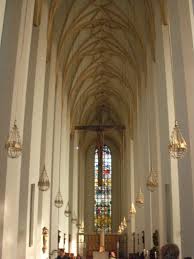 Bild Innenraum Mit Gigantischem Kreuz Zu Frauenkirche In Munchen Mit Bildern Innenraum Gigantisch Frauenkirche