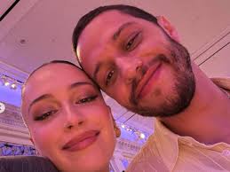 Bahagianya Pete Davidson Sambut Kelahiran Anak Pertama