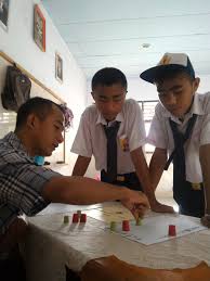 Semua orang didalam kelas terpana dan menunggu apa jawaban dari mahasiswa tersebut. Guru Dan Penggunaan Board Game Dalam Pembelajaran Blog Playday Id