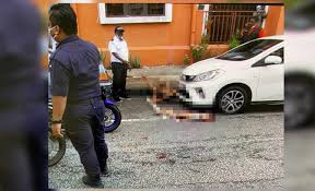 Tiba pulang sekolah andi langsung bergegas pulang kerumah dan mencari makan yang ada diruang tamu mereka karena sudah merasa lapar andi memakan semua makannya tanpa meninggalkan makan siang untuk anisa kakak nya itu. Marah Kerana Tak Dapat Rogol Anak Tiri Seorang Lelaki Campak Cucu Dari Tingkat 4 Hingga Maut