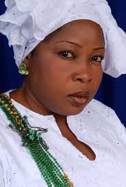 ENFANT DU BÉNIN DEBOUT