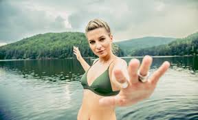 Hey , hey suntem doi copii obisnuiti care navigam pe net , si ne`am gandit sa facem mici cover`uri. Ana Baniciu Stiri Iubitul Anei Baniciu Rolul Din Pariu Cu Viata Parinti Cont De Instagram Ana Baniciu Click