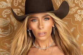 Beatrice Machado Bezerra assopra nove velinhas