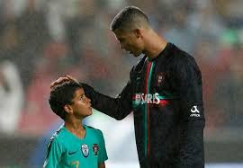 Da un giorno, il figlio primogenito di cristiano ronaldo ha il suo profilo instagram. Cristiano Ronaldo Jr Makes Instagram Debut And Is Already Racking Up Big Numbers Mirror Online