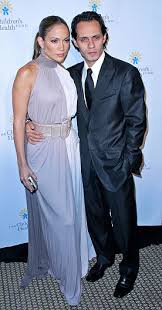 Многим это напомнило ситуацию с дженнифер лопес и беном аффлеком, которые начали вновь встречаться спустя много лет. Dzhennifer Lopes Podderzhal Eks Suprug Mark Entoni Posle Rasstavaniya S Aleksom Rodrigesom