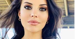 Son olarak 'deli gönül' dizisiyle ekranlarda boy gösteren oyuncu tuvana türkay'ın estetiksiz hali, sosyal medyada büyük ilgi gördü. Kagit Ev Dizisinin Azra Si Tuvana Turkay Estetiksiz Hali