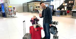 Articole interzise sau restricţionate spre transportare. Ce Poti Si Ce Nu Poti Sa Faci Cu Copiii La Aeroport Si In Avion Crestem Si Calatorim