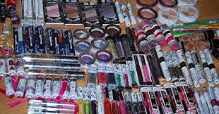 Memang sebagian besar produk yang dibutuhkan manusia saat ini bisa terjual via online. 15 Produk Toko Online Yang Paling Laku Daftar 15