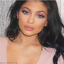 Kylie Jenner removes her 'wedding band' after denying marrying Tyga