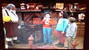 Thought id gif this cute moment #also it might just be the blonde hair but vicky looks a lot like cecily from in earnest to me. Hannah Morgan Performs Joy To The World In American Sign Language Youtube