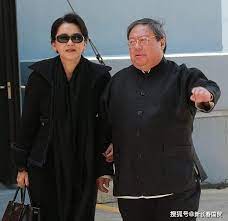 The site owner hides the web page description. èƒ¡æ…§ä¸­71å²è€å…¬è¿'ç…§ ä¹…è¿éœ²é¢æ–°èº«ä»½æ›å…‰ ä½•å¿—å¹³