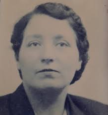 Molly Dodgen Timbs just reminded me of the name of the lady who owned the  store and lived in the back. Mrs. Rickton.