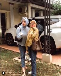 Lesti kejora pun mulai tak nyaman hingga akhirnya ketakutan. Makin Sukses Lihat Perbandingan Rumah Lesti Kejora Dulu Sekarang Rumah123 Com