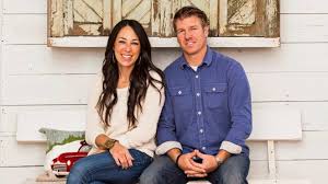 In the magnolia story, joanna writes about the first time the couple met at the shop in 2001: Chip And Joanna Gaines Biggest Moments In Fixer Upper Couple S Love Story