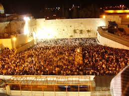 חרדים, דתיים, מסורתיים וחילונים התקבצו בכותל המערבי בירושלים לאמירת סליחות. ×¤×™×§×™×•×•×™×§×™ ×ž××'×¨ ×ª×ž×•× ×•×ª ×©×™×ª×•×¤×™ ×œ×©×™×ž×•×© ×—×•×¤×©×™ ×¡×œ×™×—×•×ª ×'×›×•×ª×œ
