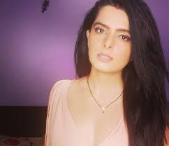 Sarah Sasso's Instagram, Twitter & Facebook