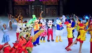 La tournée va débuter le 27 novembre 2019 jusqu'au 12 cela fait plusieurs années qu'on assiste à disney sur glace en famille, et même si mes enfants sont déjà plus grands, ils sont heureux d'y aller à chaque fois. Arena De Montpellier 50 Personnages Vedettes De Disney Sur Glace Avec La Magie Eternelle Metropolitain