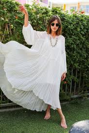 Alexa Chung Throws Her Dress Up In The Air And Waves It Like She Just Don T Care Coachella Party Paradiso Sagua Fashion Alexa Chung Style Pool Party Outfits