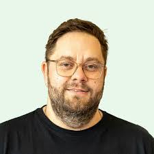 Alex Lenz's Instagram, Twitter & Facebook