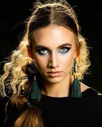 Anna Sass's Instagram, Twitter & Facebook