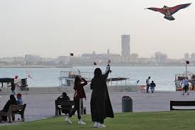 يقول الأطباء إن الإنسان في الحجر يصاب بشيء يسمى كسل النوم التراكمي متسببا بالدوار ويمكن تعريف هذه الحالة من التعب أو الترنح بمرحلة بين النوم واليقظة، أي أن الشخص لا يشعر. Ø§Ù„Ù…Ø±Ø£Ø© ÙˆÙ‚ÙˆØ§Ø¹Ø¯ ÙˆÙ„Ø§ÙŠØ© Ø§Ù„Ø±Ø¬Ù„ ÙÙŠ Ù‚Ø·Ø± Hrw