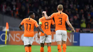 Die niederlande gehört zu den erfolgreichsten teams im europäischen fußball. Wer Zeigt Ubertragt Turkei Vs Niederlande Live Im Tv Und Livestream Die Ubertragung Der Wm Qualifikation Dazn News Deutschland