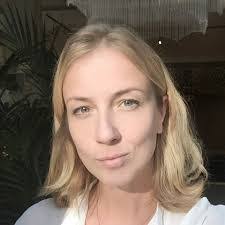 Julia Gum's Instagram, Twitter & Facebook