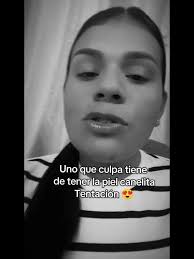 Uno Que Culpa Tiene De Tener La Piel Blanquita