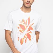 Desain racer back dan material mesh pada pakaian ini mampu mengoptimalkan sirkulasi udara ke seluruh tubuh. Tampil Gagah Dan Sporty Dengan 10 Rekomendasi Kaos Nike Keren Ini Yuk