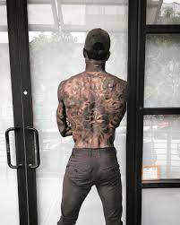 Small tattoos are great for working professionals or guys who don't want their tattoo to define them. 11 Hardcore Yet Artistic Tattoos For Men Justdate Best Tattoo